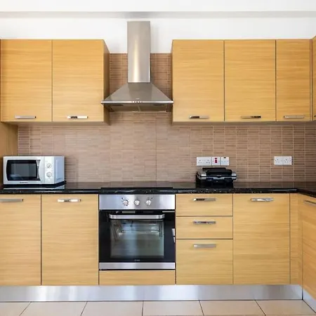 Lumina 2-bedroom And Pool In דירה