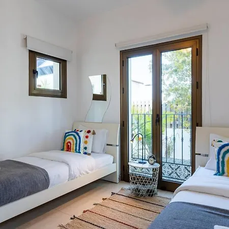 Lumina 2-bedroom And Pool In איה נאפה