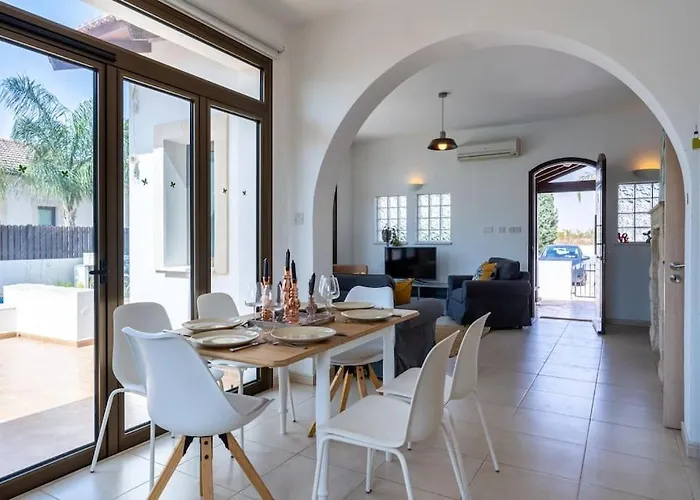 Lumina 2-bedroom And Pool In 圣纳帕