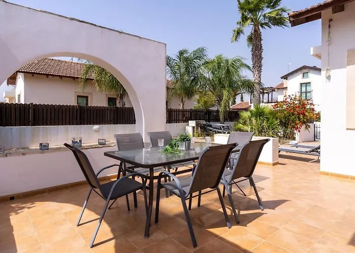 Lumina 2-bedroom And Pool In